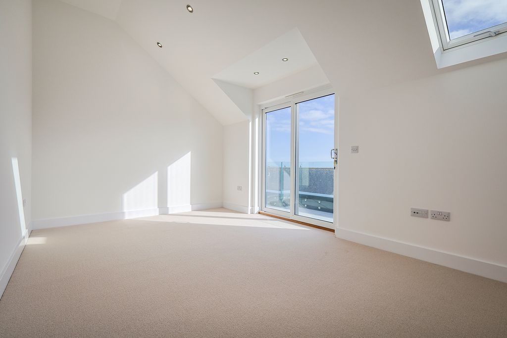 Property photo 3 of 11 Photo 2