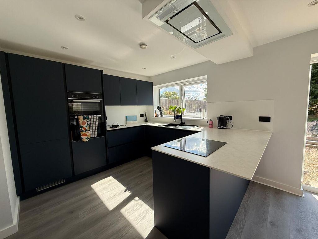 Property photo 2 of 8 Kitchen