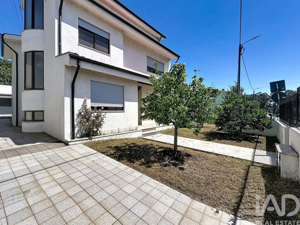 Property photo 2 of 39