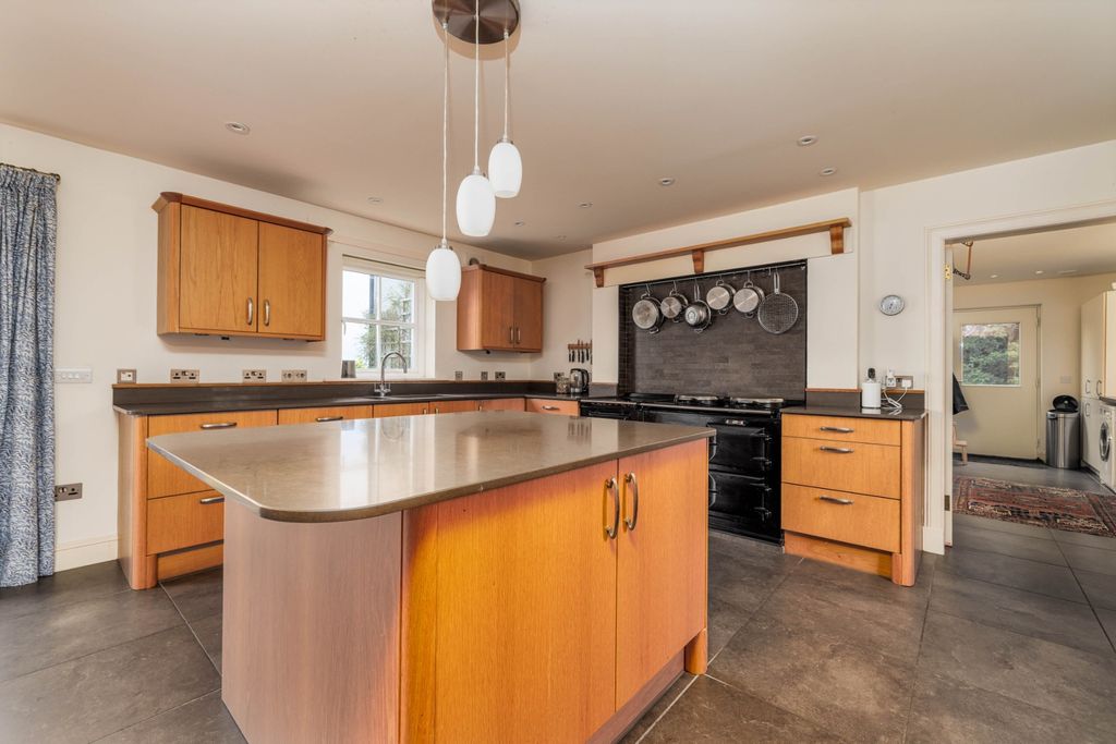 Property photo 3 of 40