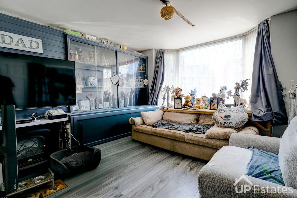 Property photo 3 of 27