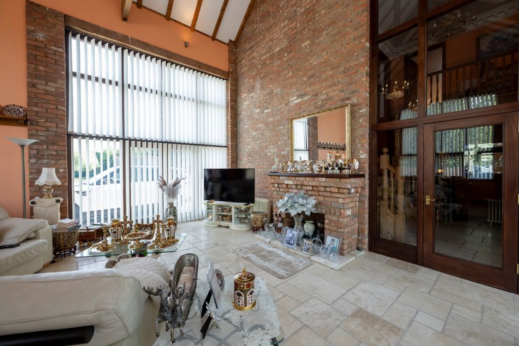 Property photo 2 of 26