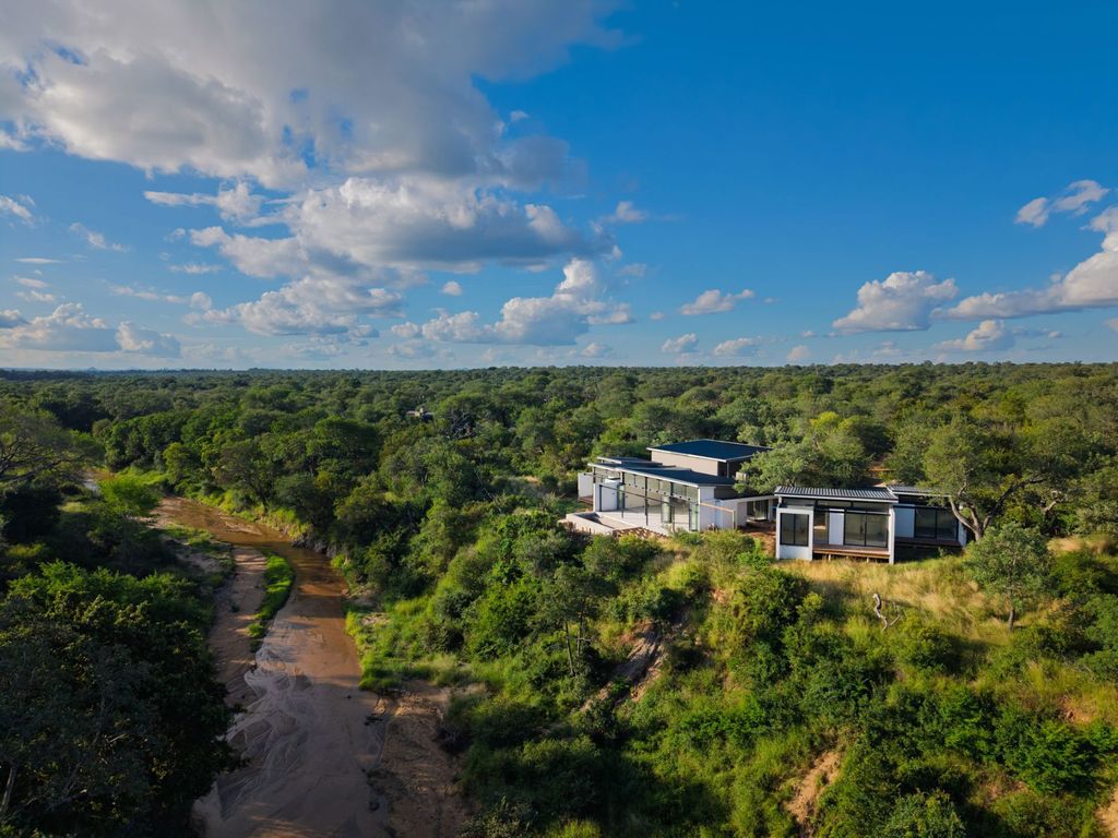 Property photo 2 of 50 1Hs1735145