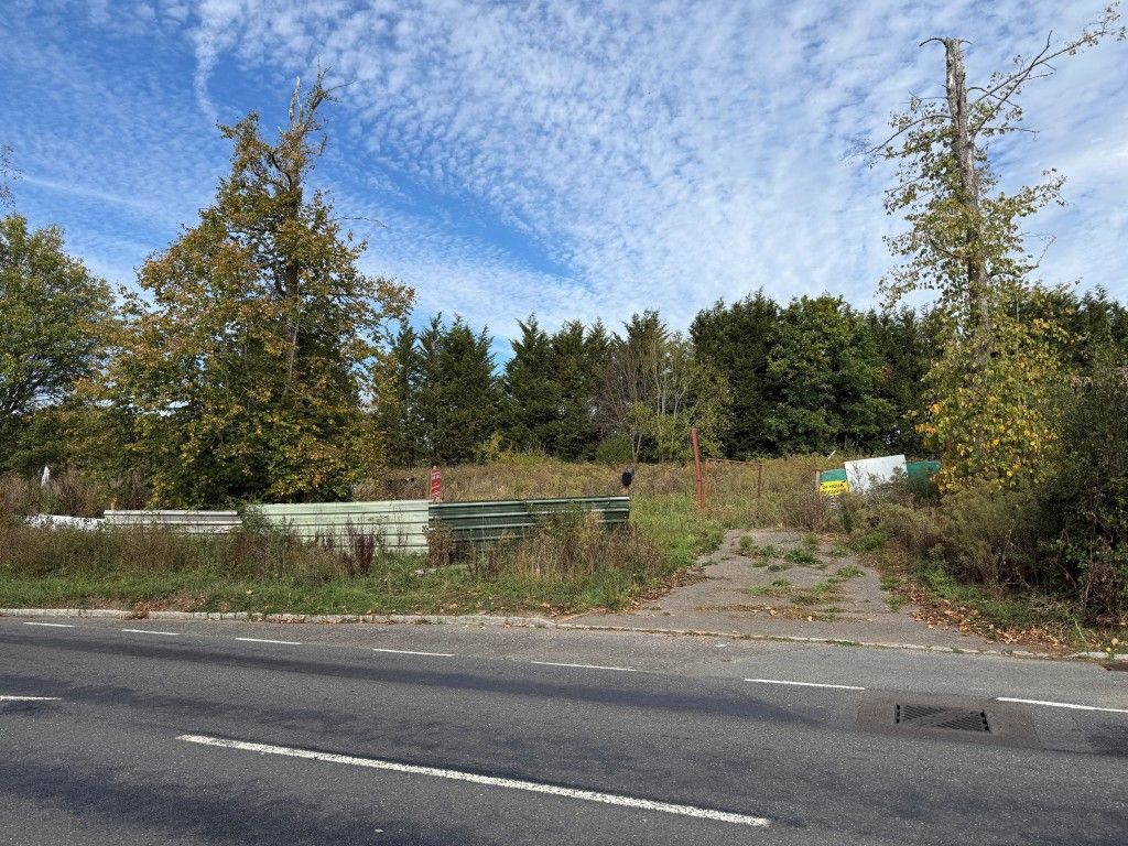Property photo 1 of 12 Access To Land From Guildford Road
