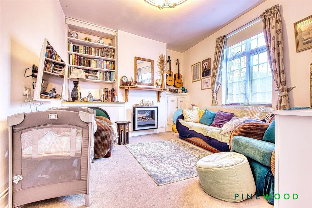 Property photo 2 of 25 Lounge