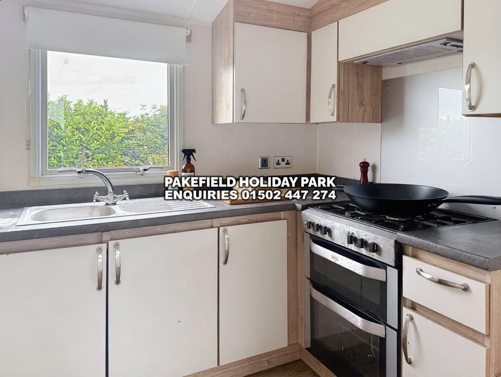 Property photo 3 of 8 Willerby Lymington 2017 Car0064935 140699442.Jpeg