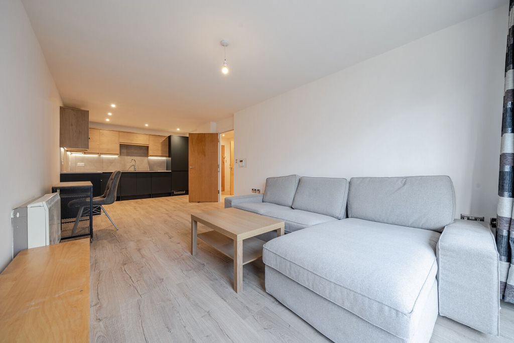 Property photo 2 of 15 1388325-9-693Ab66...