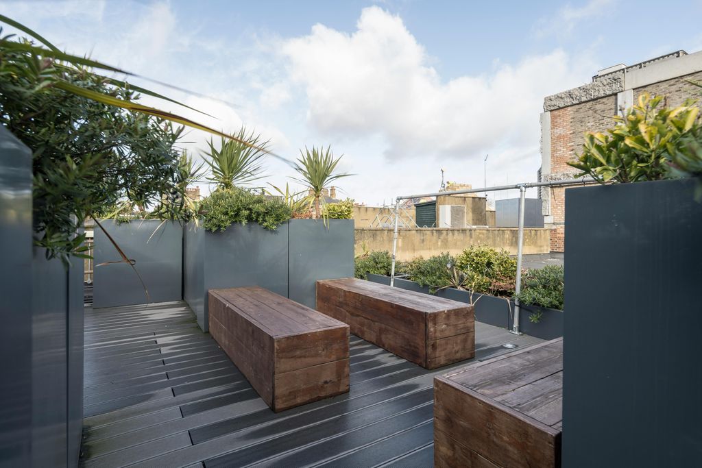 Property photo 2 of 13 Communal Terrace