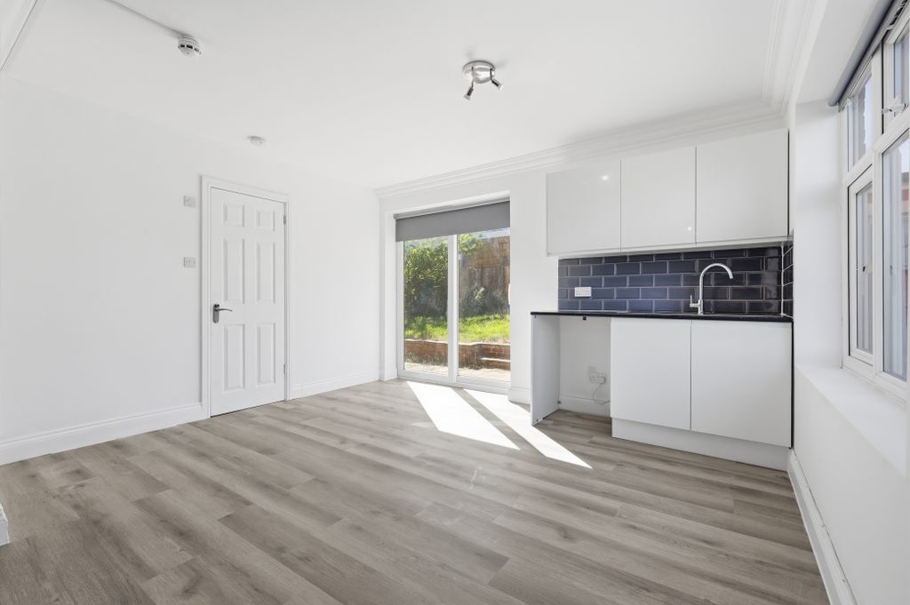 Property photo 1 of 11 Img_0475