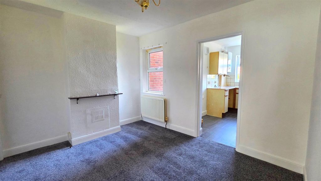 Property photo 3 of 9 Dining Room