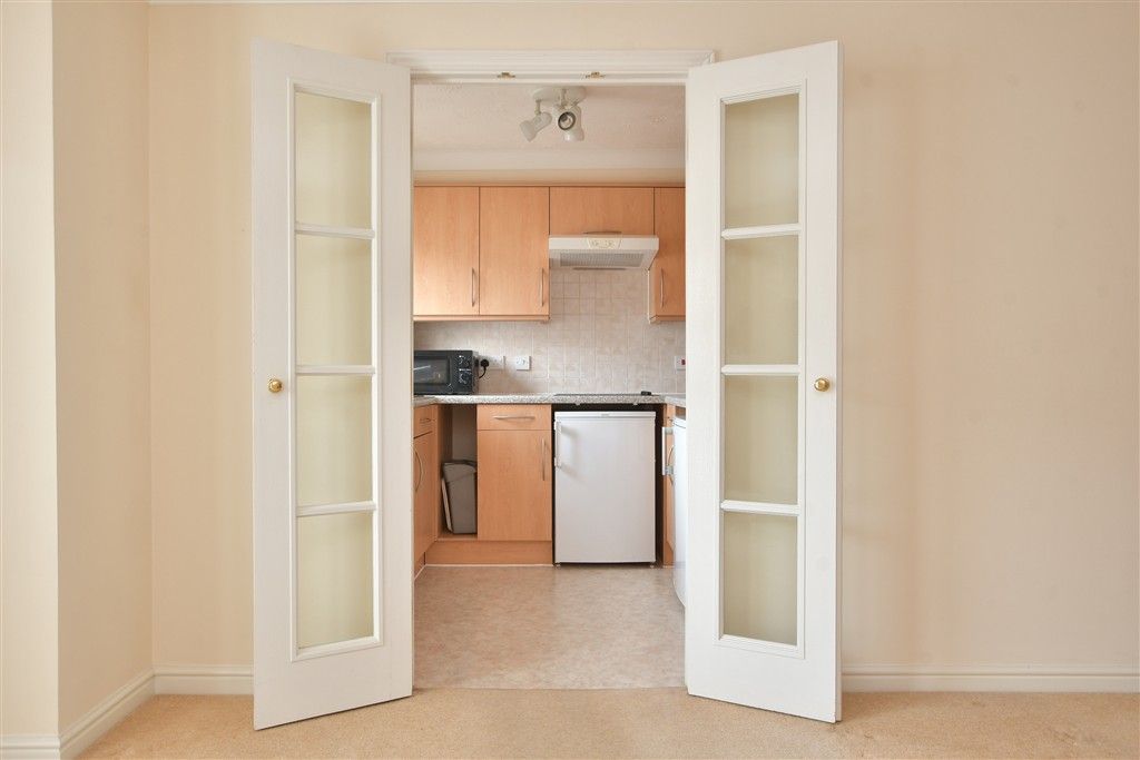 Property photo 3 of 9 Kitchen