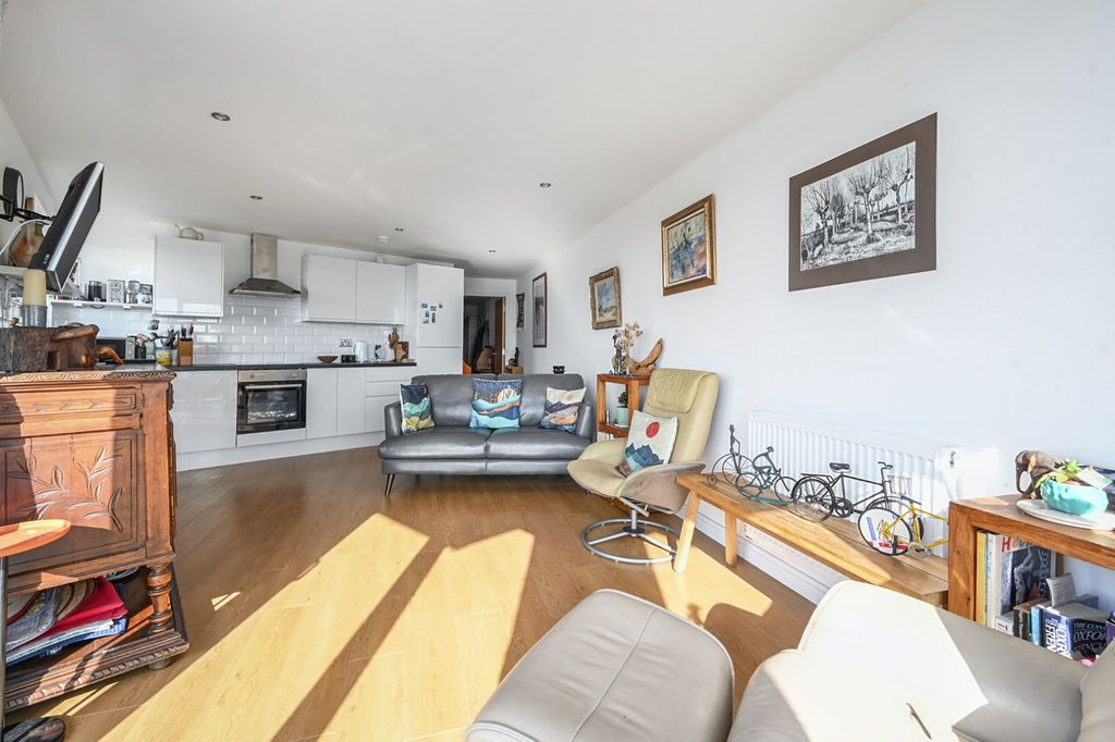 Property photo 3 of 23 Picture No. 13