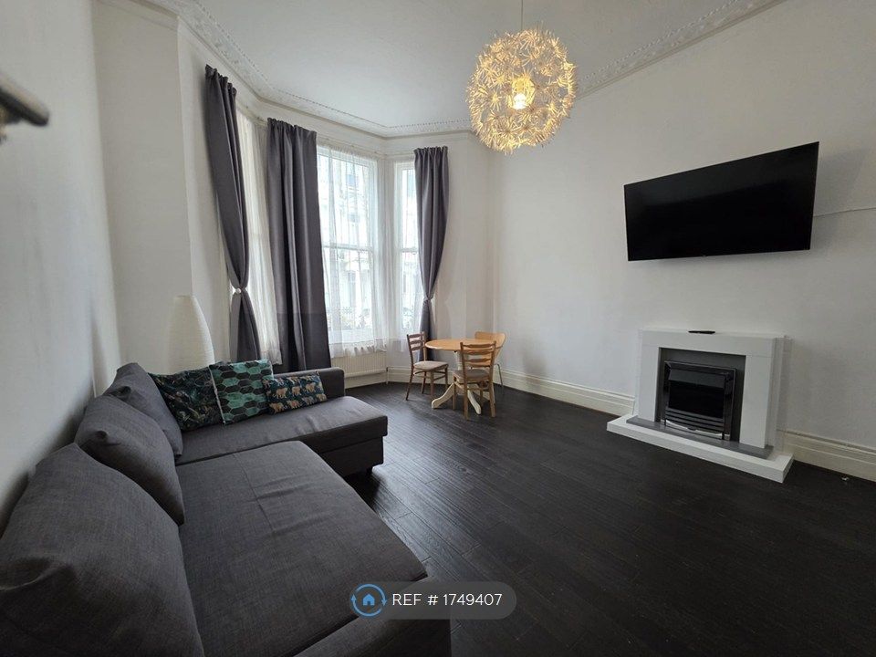 Property photo 2 of 8