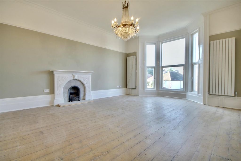 Property photo 3 of 14 09C688Ab-9BA5-4D10-B6E8-1304A7311666_1_201_A.Jpeg