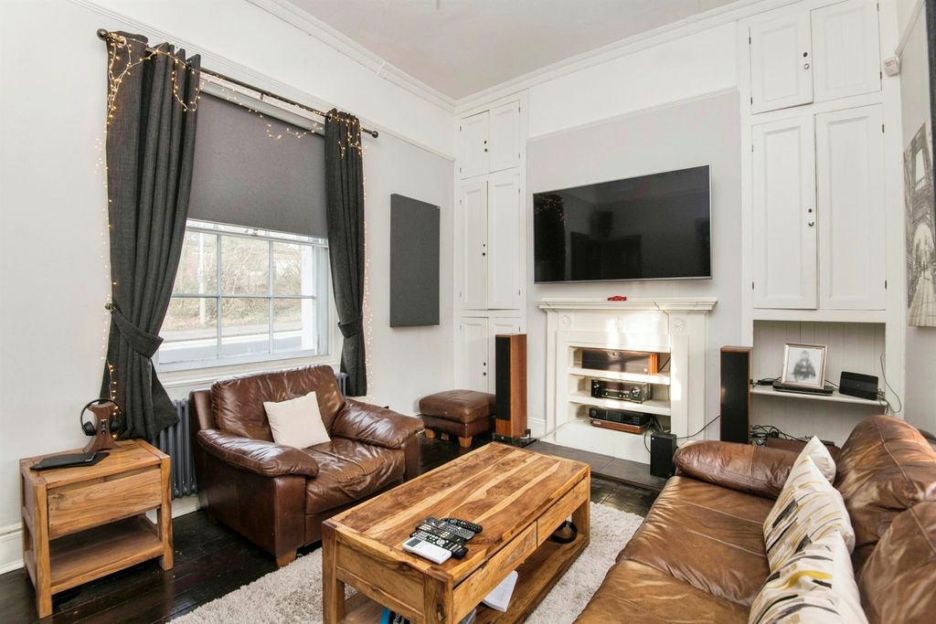 Property photo 3 of 19