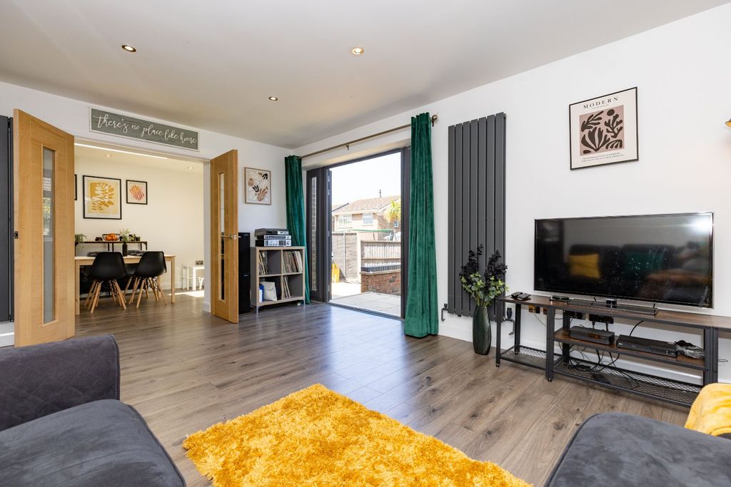 Property photo 2 of 22 Lounge Area