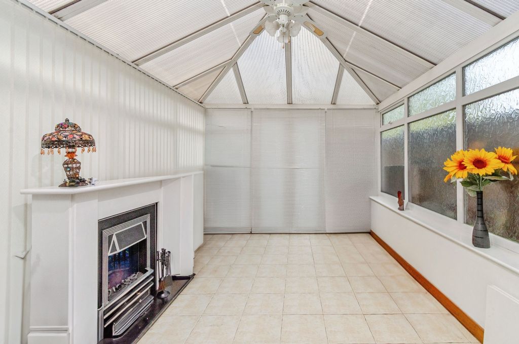 Property photo 3 of 13 Conservatory