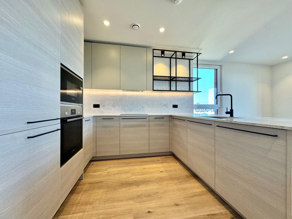 Property photo 3 of 20 Gallery