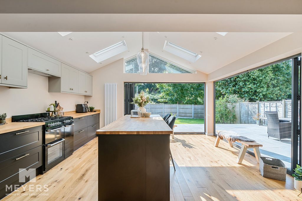 Property photo 2 of 22