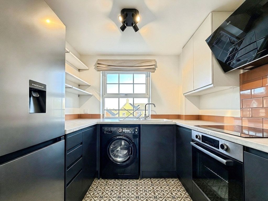 Property photo 2 of 10 Kitchen