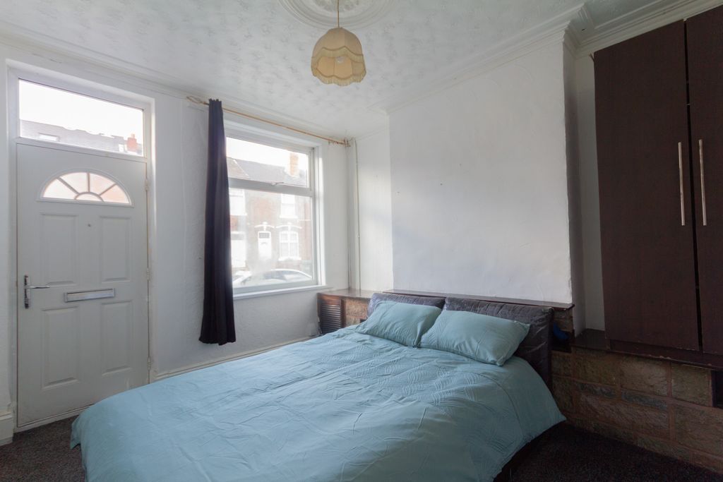Property photo 2 of 8