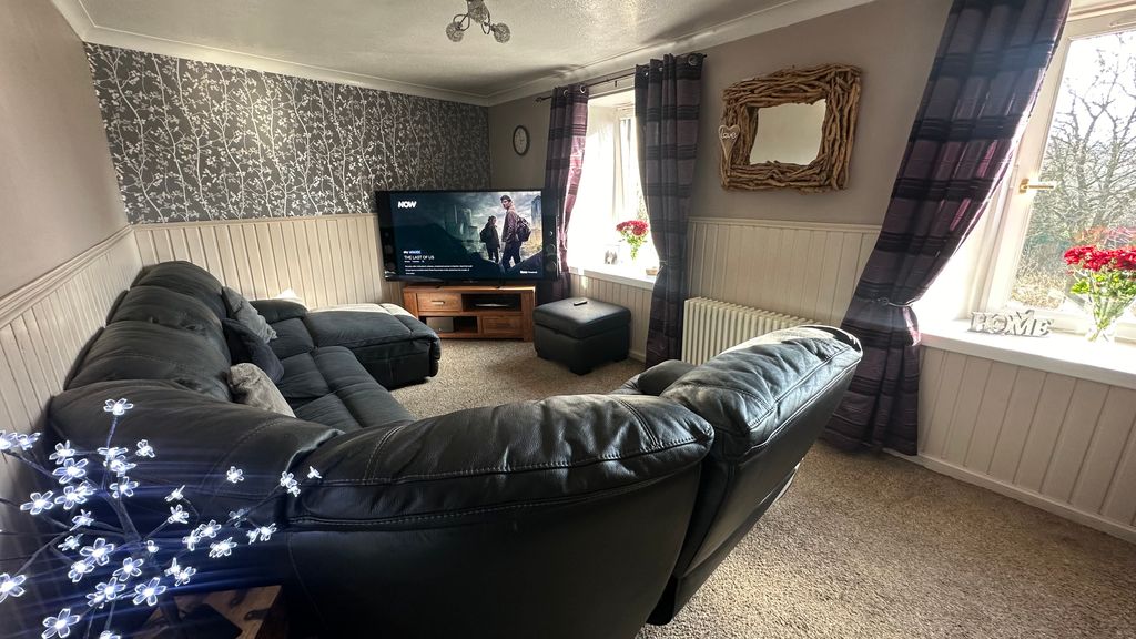 Property photo 3 of 18 Lounge