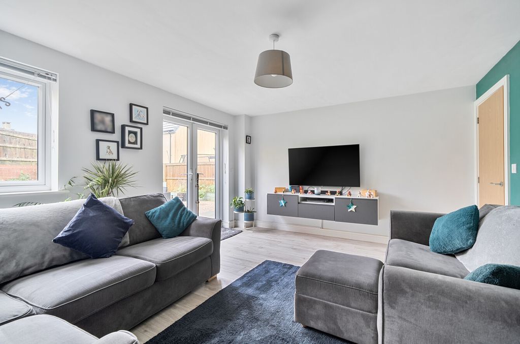 Property photo 3 of 14 1388447-12-694027...