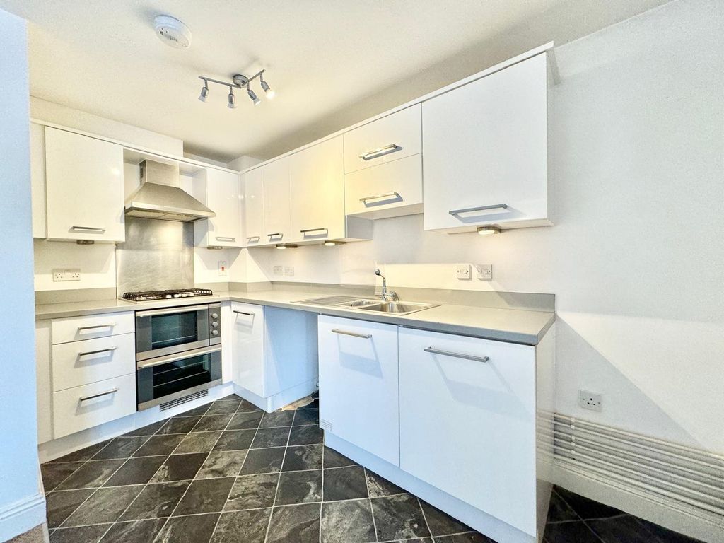 Property photo 2 of 7 Kitchen