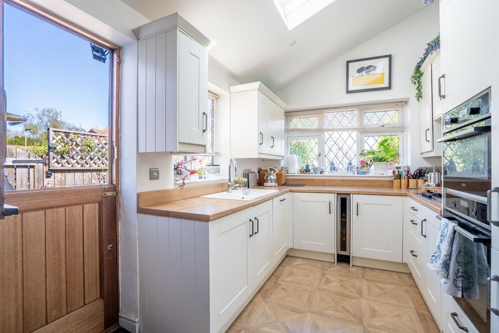 Property photo 3 of 16 Kitchen