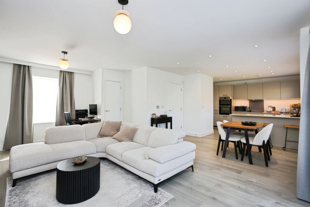 Property photo 3 of 16 Pbox-Img.Jpg