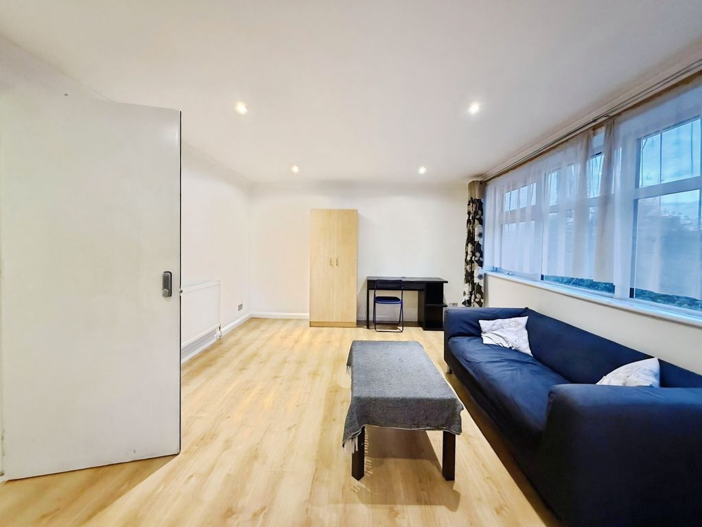 Property photo 3 of 11 Fbc1888c-Whatsapp 20Image 202025-10-28 20At 2009.26.51_562Dcbb3