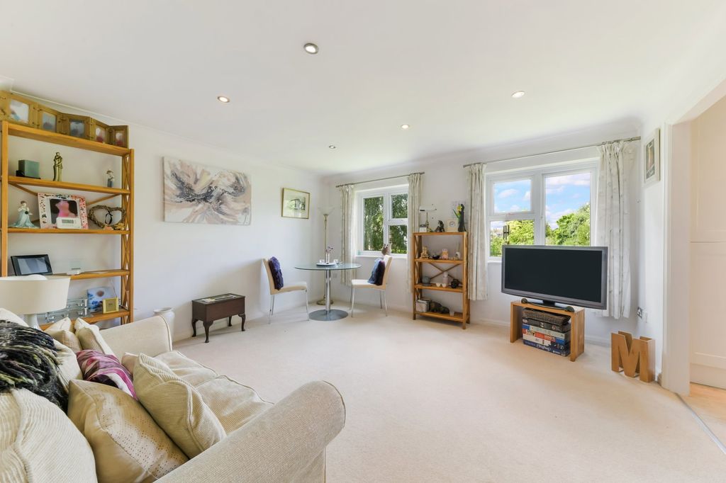 Additional image 2 of 2 bed flat for saleGodstone Road, Lingfield RH7