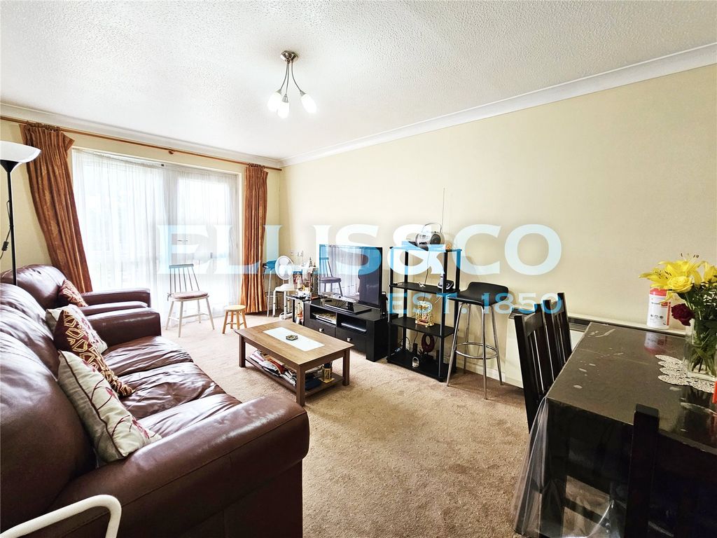Property photo 3 of 7 Picture No. 14
