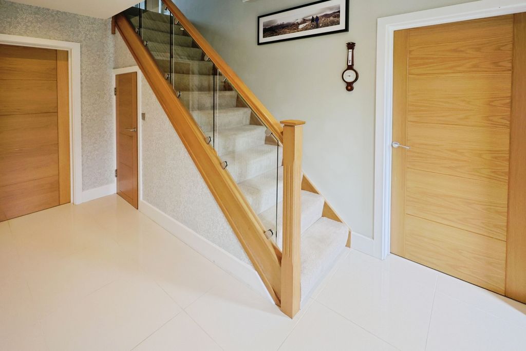 Property photo 2 of 30 Pbox-Img.Jpg