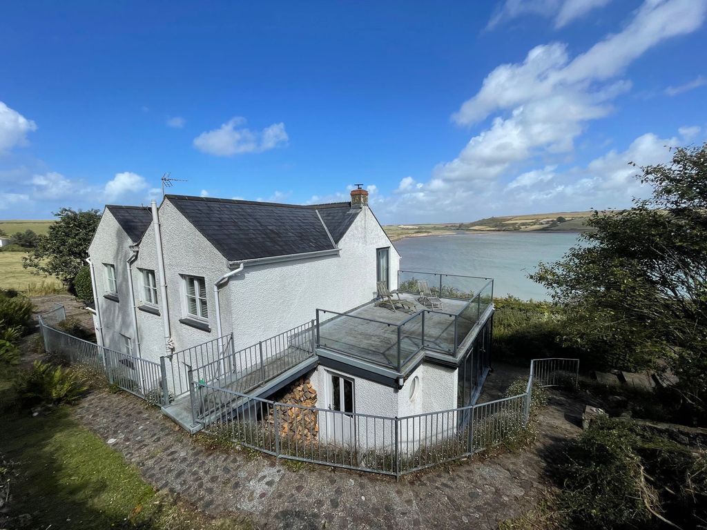 Property photo 2 of 44