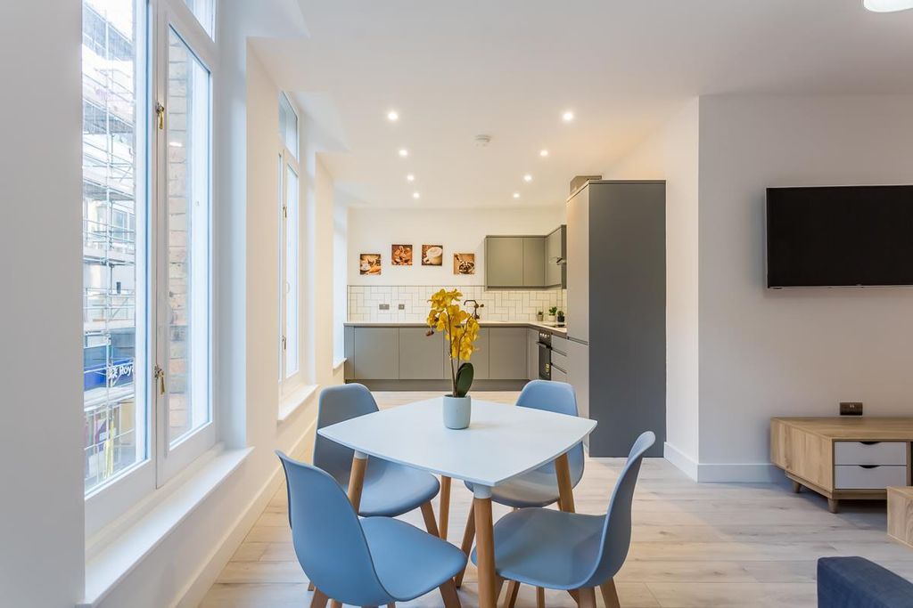 Property photo 1 of 7 Kitchen.Jpg