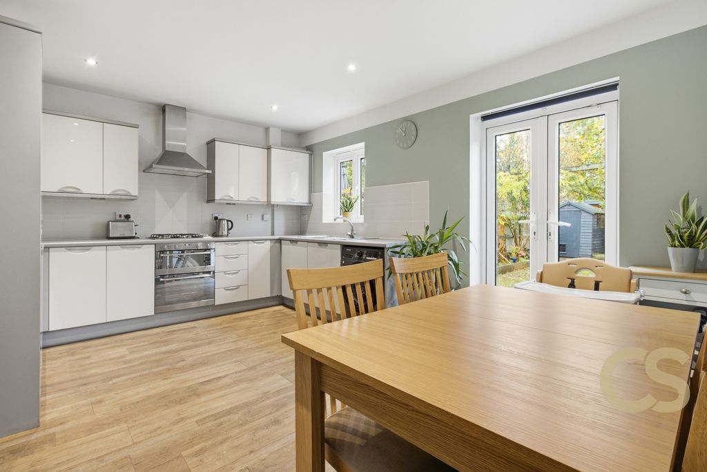 Property photo 3 of 23 5911216