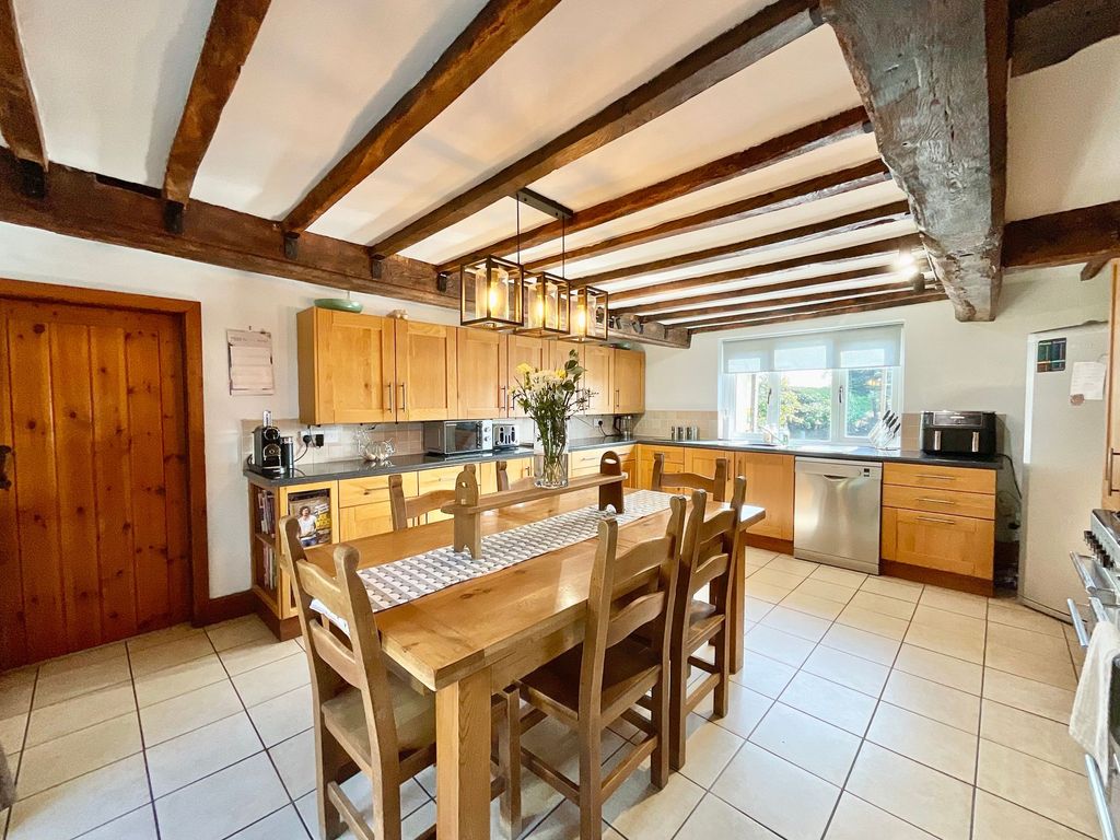 Property photo 2 of 27