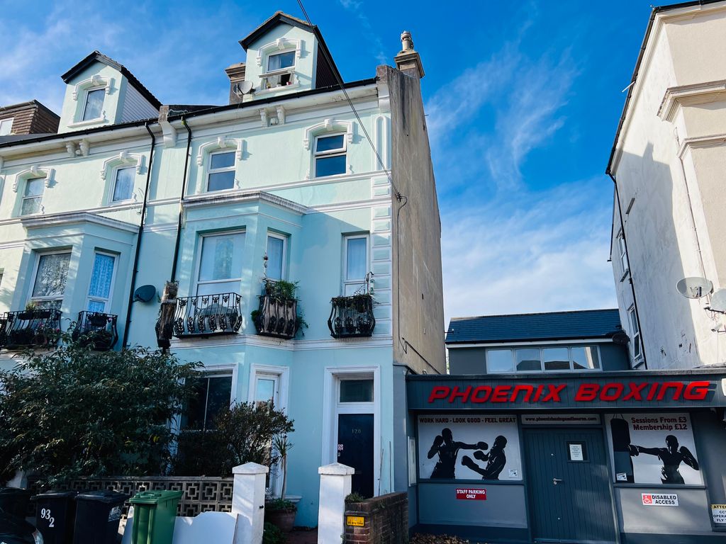 Property photo 1 of 8 Exterior