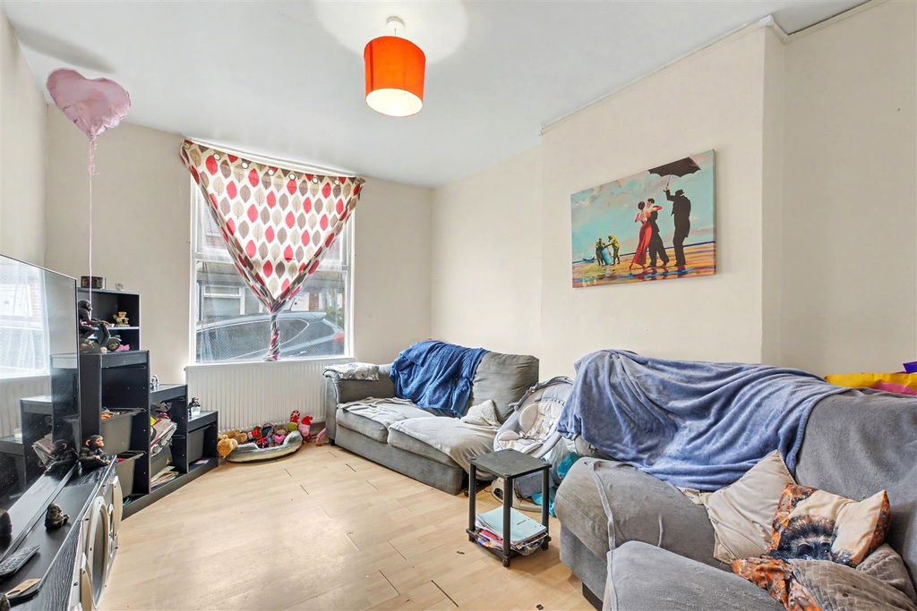 Property photo 2 of 11 Lounge_2.Jpeg