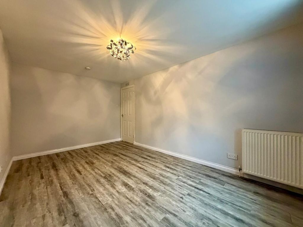 Property photo 3 of 19 Living Room