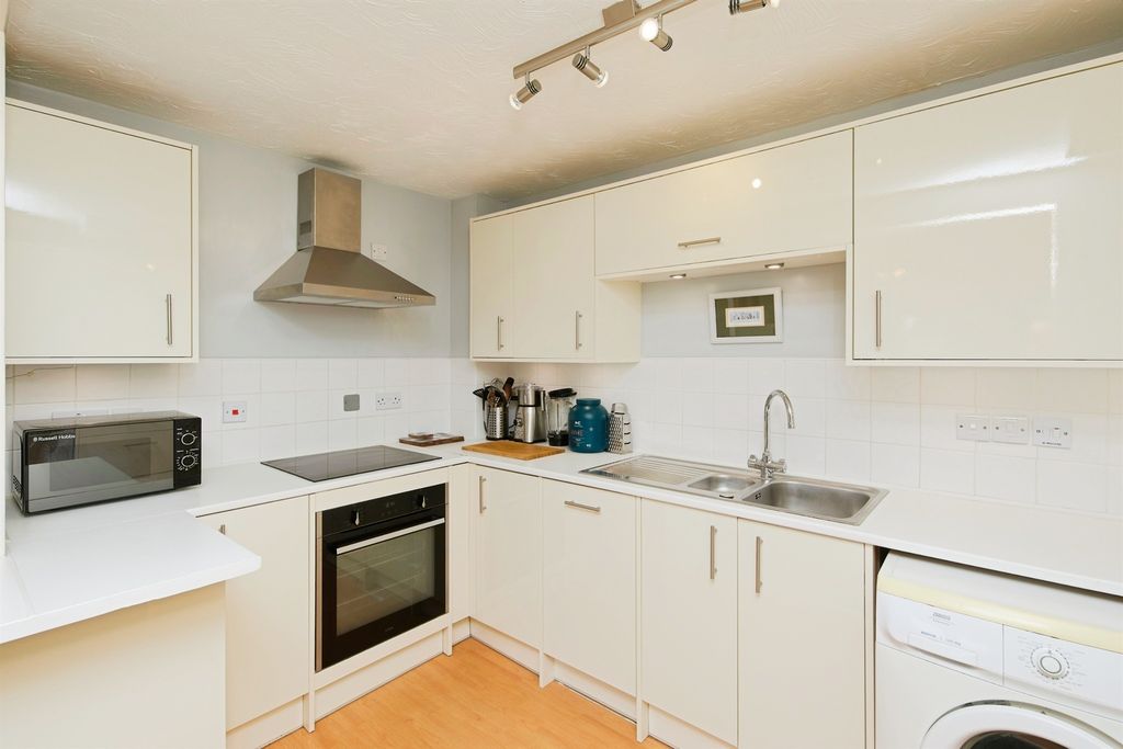 Property photo 2 of 17