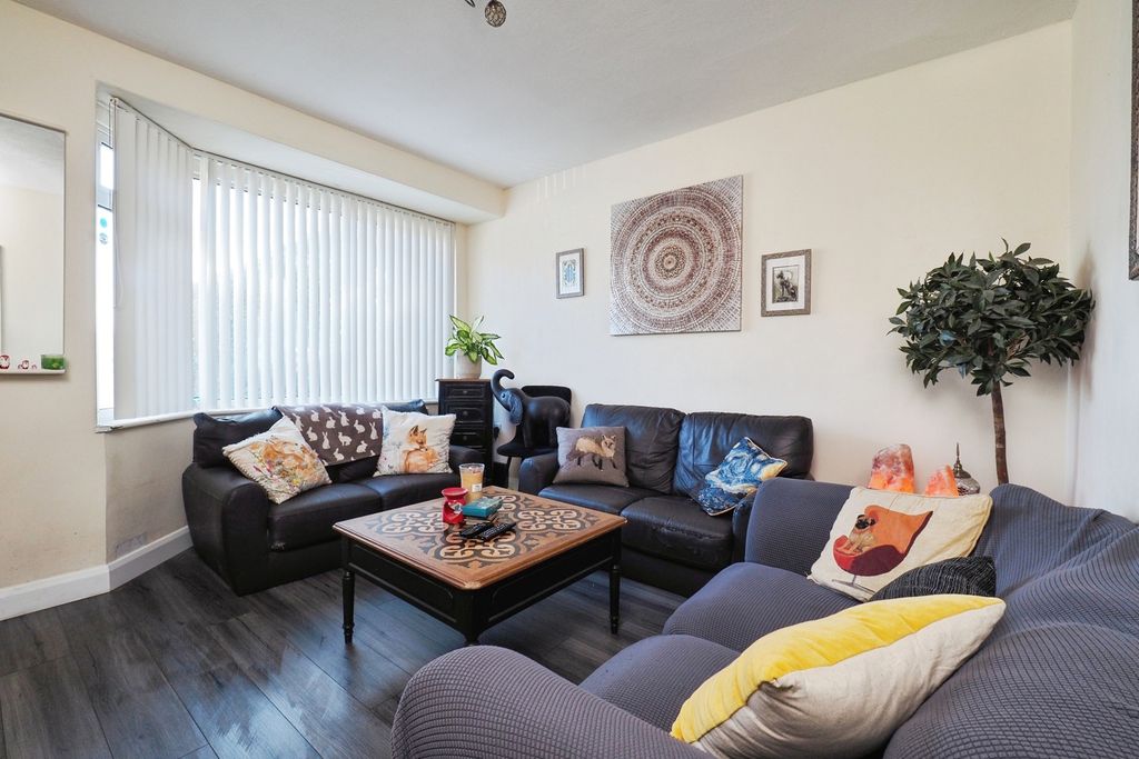 Property photo 2 of 19 Pbox-Img.Jpg