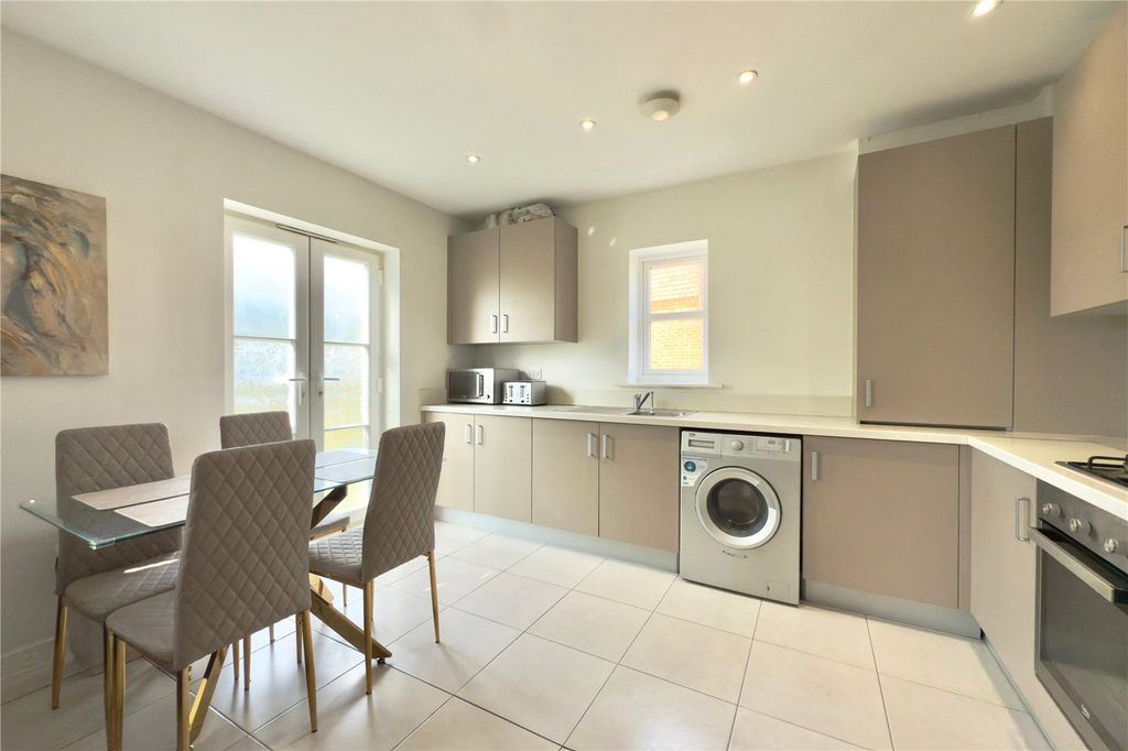 Property photo 2 of 11 Kitchen