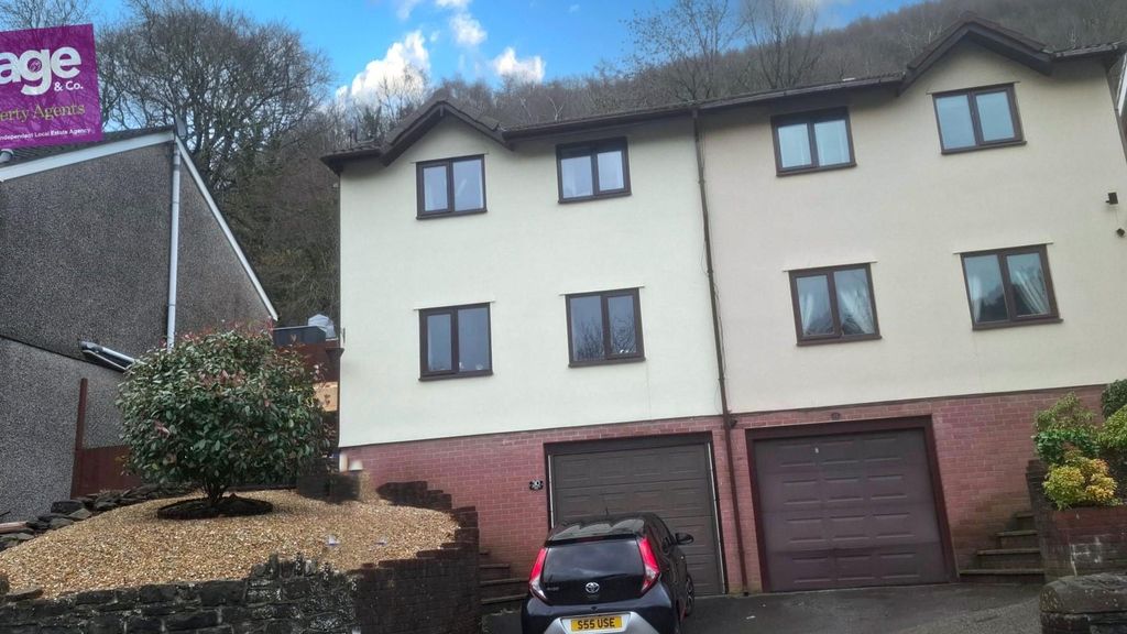 Property photo 1 of 31