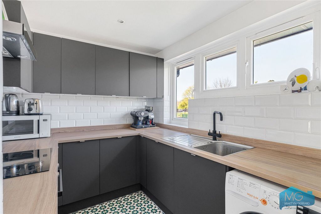 Property photo 2 of 14 Picture No. 30