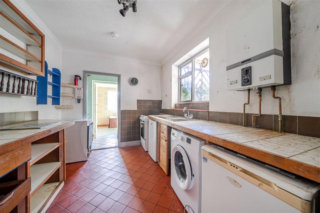 Property photo 2 of 22 1388237-7-6939761ba3Af4.Jpg