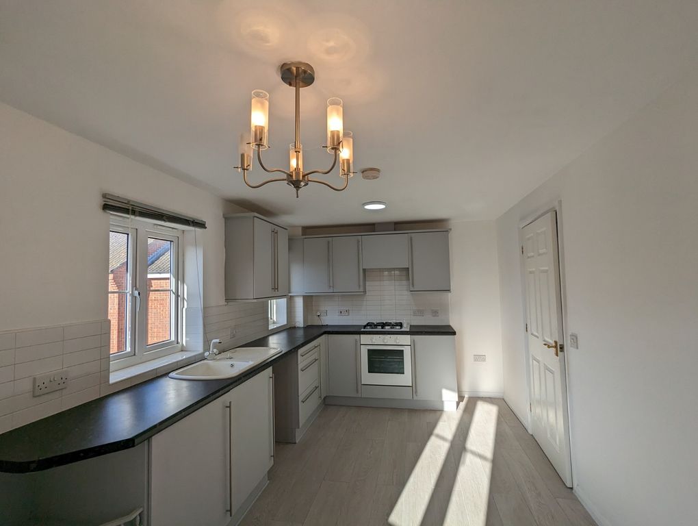 Property photo 3 of 6 Kitchen