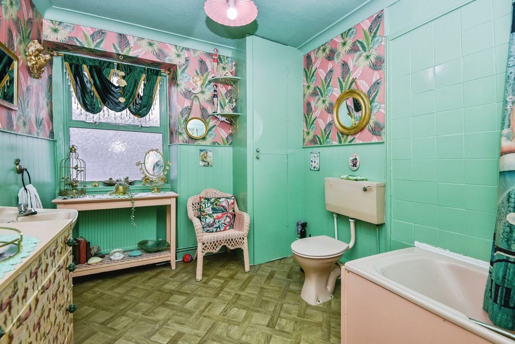 Property photo 3 of 17 Photo