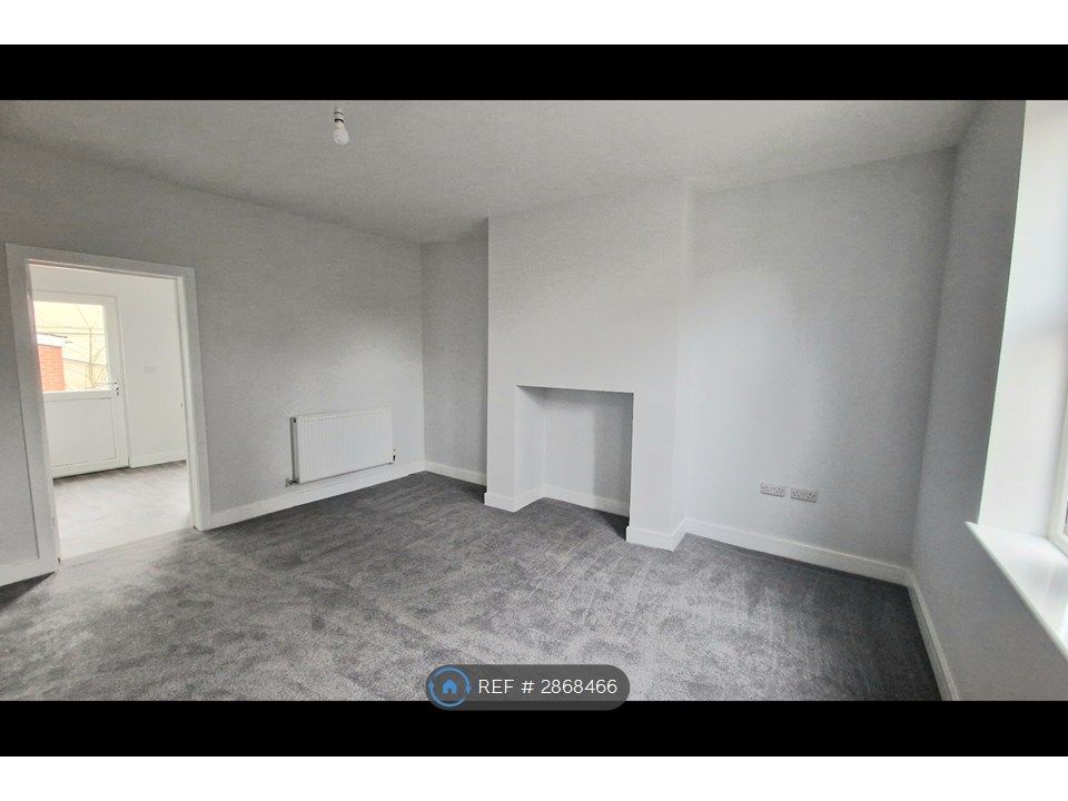 Property photo 3 of 8 Lounge